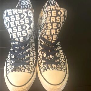 Brand new unisex Converse sneakers men size 12 women size 10 they come with box
